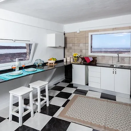 Апартаменты Vista Paraiso, Sea Breeze Facing The Sea