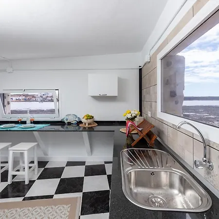 Апартаменты Vista Paraiso, Sea Breeze Facing The Sea