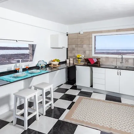 Апартаменты Vista Paraiso, Sea Breeze Facing The Sea Ла-Олива